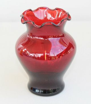 Vintage Mid - Century Anchor Hocking Red Glass Bud Vase 4” Tall