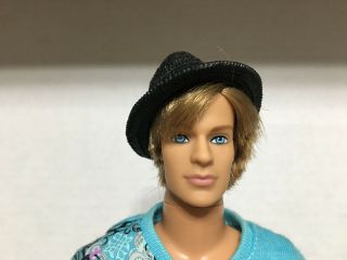 2009 Barbie Fashionistas Hottie Ken Doll Blonde Rooted Hair Hat Articulate Joint 2