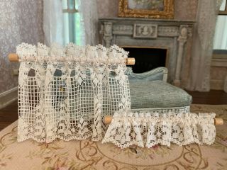 Vintage Miniature Dollhouse Scalloped Lace Cafe Curtain & Valance Wood Poles