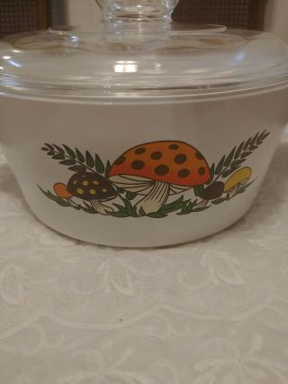 Vintage CorningWare Merry.  Mushroom Casserole Dish1975 B - 1 3/4.  QT 2