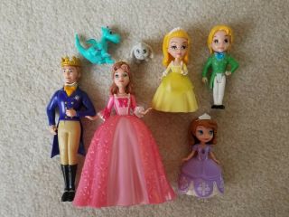 Sofia The First & The Royal Family 5 Figurines & 2 Animals Crackle Clover