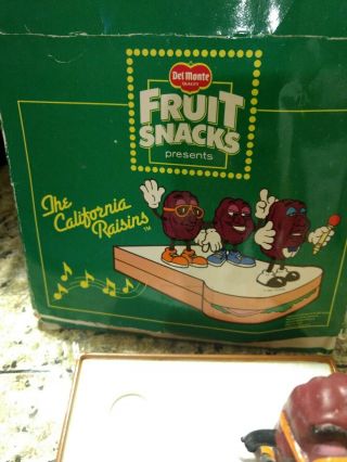 Vintage Del Monte Fruit Snacks California Raisins Figures & Stage w Box 2