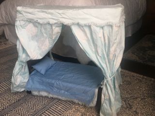 American Girl Elizabeth ' s Bed and Bedding Four Poster Canopy Bed RETIRED 2