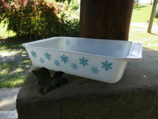 Vintage Pyrex Blue Snowflake 575 - B 2 Qt Casserole Baking Pan Dish