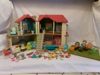 Calico Critters Sylvanian Families Beechwood Hall Town House,  Rabbit,  Turtle