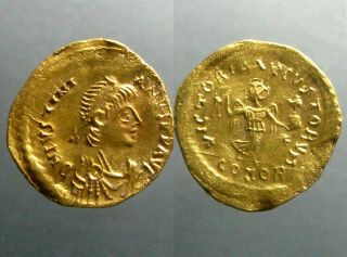 Justinian I Gold Tremissis_constantinople Mint_advancing Victory & Wreath