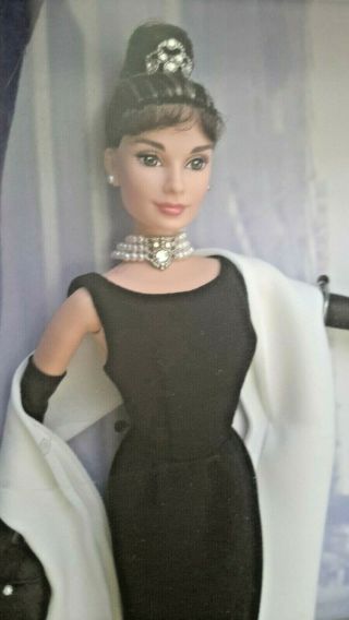 AUDREY HEPBURN BREAKFAST AT TIFFANY ' S 1998 Barbie Doll HOLLY GOLIGHTLY PARAMOUNT 3