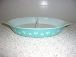 Vintage Pyrex Blue White Snowflake Divided Serving Dish 1 - 1/2 Quart No Lid
