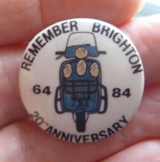 Remember Brighton Vintage 1984 20th Anniv Scooter Two Tone Tin Pin Badge
