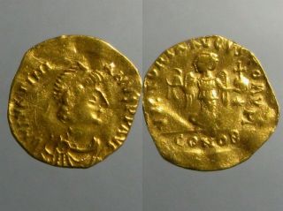 Justinian I Gold Tremissis_constantinople Mint_advancing Victory W Wreath