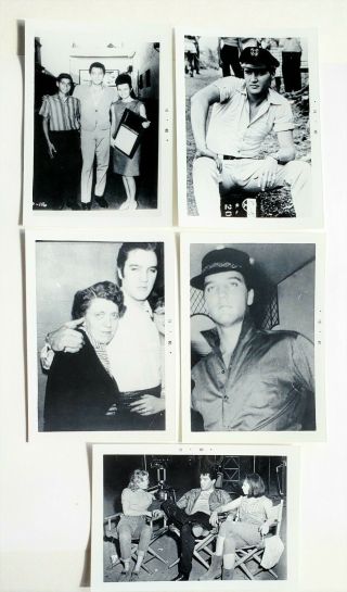Elvis Presley - 5 Black & White Glossy Photos - 50 