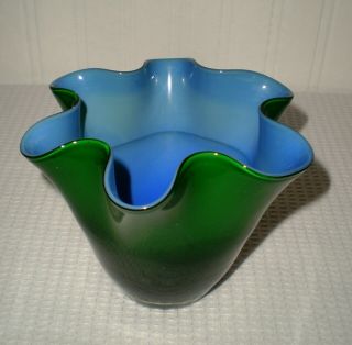 Vtg Art Glass Green & Blue Hand - Blown Ruffled Handkerchief Vase Flower Bowl 5½”w