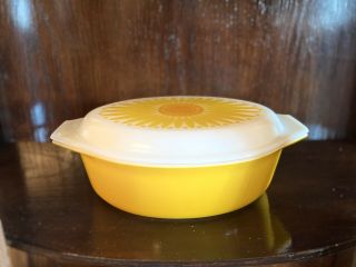 Vintage Pyrex 2.  5 Qt Casserole 45 Yellow Daisy Sunflower Oval With Lid 1969
