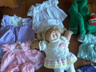 Cabbage Patch doll 1980 ' s with many clothes & accessories & papers 2