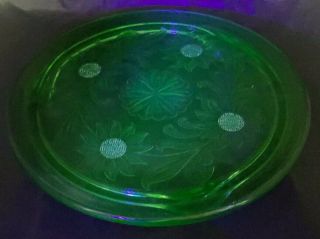 Vintage Green Uranium Glass 10 " Cake Plate 3 Footed Glows K67