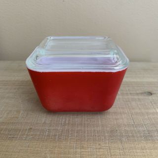Vintage Red Pyrex Refrigerator Dish W/ Glass Lid Fridgie 1.  5 Cups 501 B