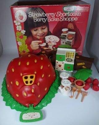 Vintage Kenner Doll 80s Berry Bake Shoppe Strawberry Shortcake Playset Set Boxed