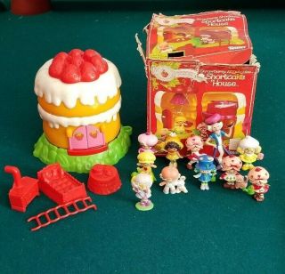 Vintage Strawberry Shortcake Miniature House W/ Box / 11 Strawberryland Figures