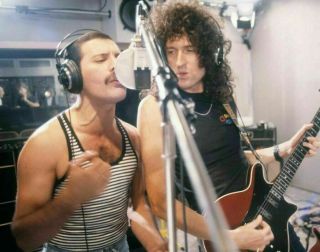 Queen Band 8x10 Photo - Freddie Mercury & Brian May In The Studio