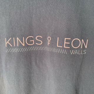 Kings Of Leon Walls T - Shirt Size Xl Caleb Followill Gray And Pink