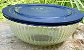 Pyrex Large Mixing Bowl Clear Ribbed With Blue Lid 4.  5 Quart Made In Usa 7404 - S
