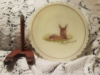 Vintage Fenton Mothers Day 1981 Cute Fawn Plate Signed S.  Bryan