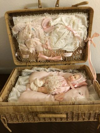 Vintage Effanbee Astry Campbell Artist Doll Baby Lisa In Basket With Layette