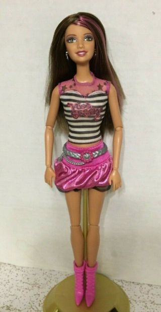 Brunette Fashionista Sassy Teresa Barbie Doll Brunette Pink Streak Hair 1st Wave