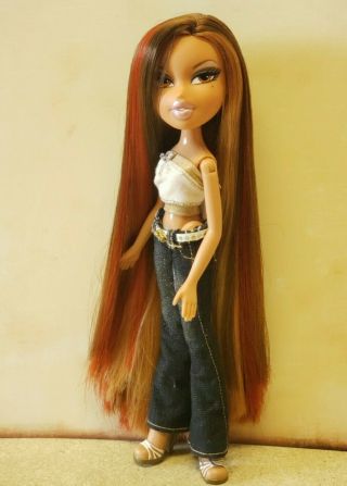 BRATZ Doll Magic Hair Yasmin in clothes and shoes 2