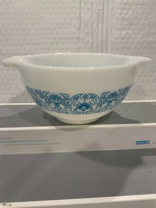 Vintage Pyrex Handle Mixing Bowl In White Blue Horizon Design 1 1/2 Pint Size