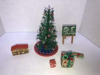 VINTAGE LUNDBY DOLLHOUSE MINIATURE Christmas Set Tree,  Miniature house,  3 gifts 2