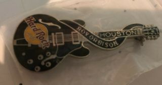 Hard Rock Cafe Houston.  Dead Rocker Roy Orbison Gibson Es Black Guitar Pin 3lt