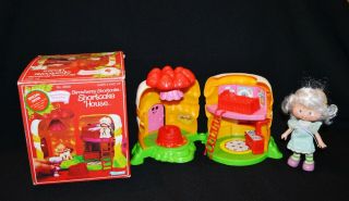 Strawberry Shortcake House With Angel Cake Doll Kenner Vintage 1980