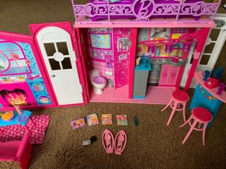 Barbie 2009 Glam Vacation Beach House Fold Out Doll House Mattel w/Accessories 3