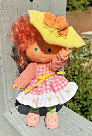 Vintage Strawberry Shortcake Peach Blush Clothed Hat Berrykin Party Pleaser Doll