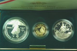 1992 Columbus 3 Coin Commemorative Set With $5.  00 Gold And Silver Dollar & Half