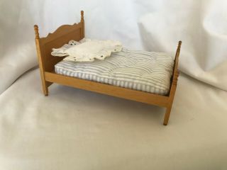 Dollhouse Miniature Artisan Jane Newman Signed Wooden Full Bed W Mattress & Pill