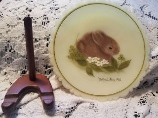 Vintage Fenton Custard Glass 1982 Mothers Day Plate Hand Painted Bunny W/ Stand