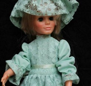 Elegant Vintage Ideal Grow - Hair Doll " Kerry " 1970.  Crissy Doll Family