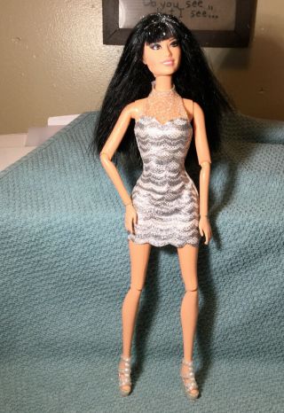 Barbie Doll Fashionista Raquelle Silver Streaks,  Outfit Articulated