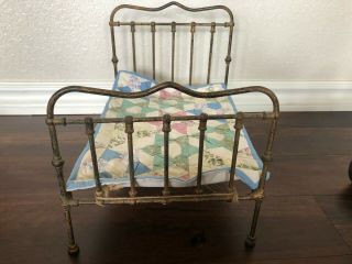 Vintage/antique Metal Doll Bed And Quilt