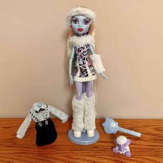 Monster High Abbey Bominable Doll First Wave Pet Shiver Clothes And Accessories