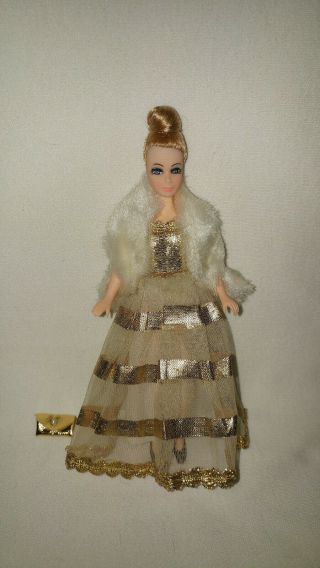 Topper Dawn Doll - Model Agency Denise H11c In Gold Go Round Gown With Fur Wrap