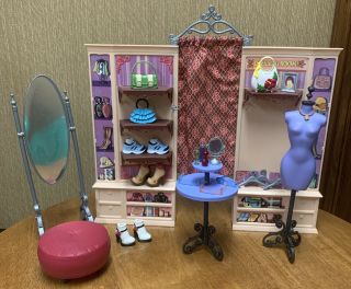 2004 Mattel Barbie My Scene Shopping Spree Dressing Room,  Accessories