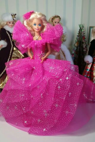 90,  94,  96,  97 Barbie Happy Holidays & Barbie Holiday Sisters - 7 Dolls, 2