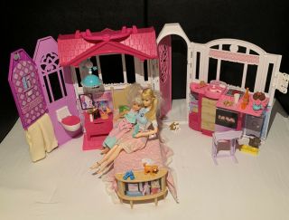 Barbie Glam Getaway Fold N’ Go Doll House Mattel 2014