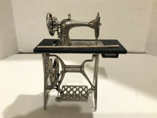 Vintage Sewing Machine Dollhouse Miniature 1:12 Very Detailed 1 Inch Scale