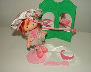 Vintage Strawberry Shortcake Ballerina Doll Re - Scented - All Accessories