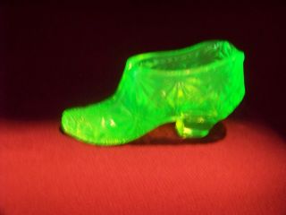 Small Vaseline Uranium Daisy - Button Lady Glass Slipper Daisy - Button (134211