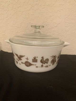 Vintage Pyrex 1 1/2 Qt.  Early American 472 Brown On White Round Casserole With